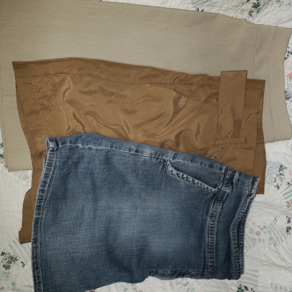 Lot of 3 Short Women's Bottoms